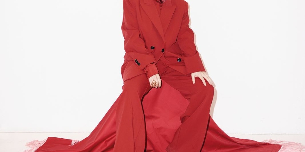 Ana Bacalhau vestida para edição da Lux Woman com projeto de estudantes IADE
